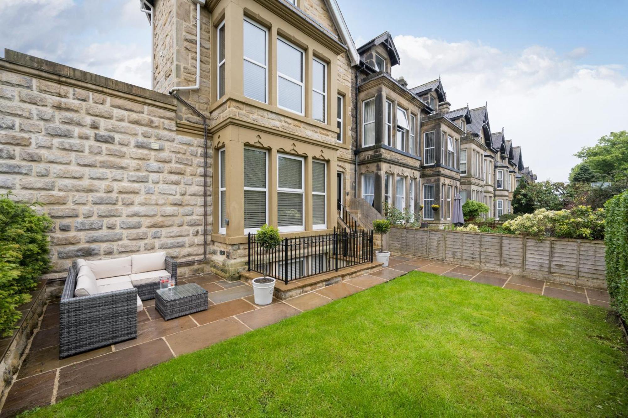 Sixtytwo By Harrogate Serviced Apartments ภายนอก รูปภาพ